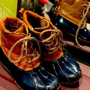 Boys duck boots